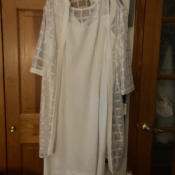 Nice  Maya Brooke White 2 pc dress with  matching jacket - Picture 8 of 11